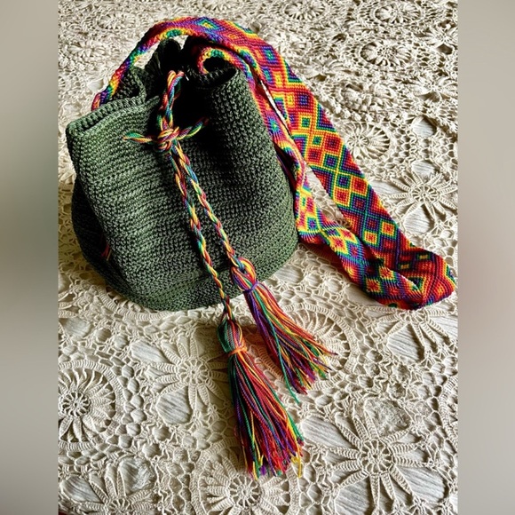 Wayuu Green Woven Bucket Bag with Multicolor Strap - Picture 1 of 8